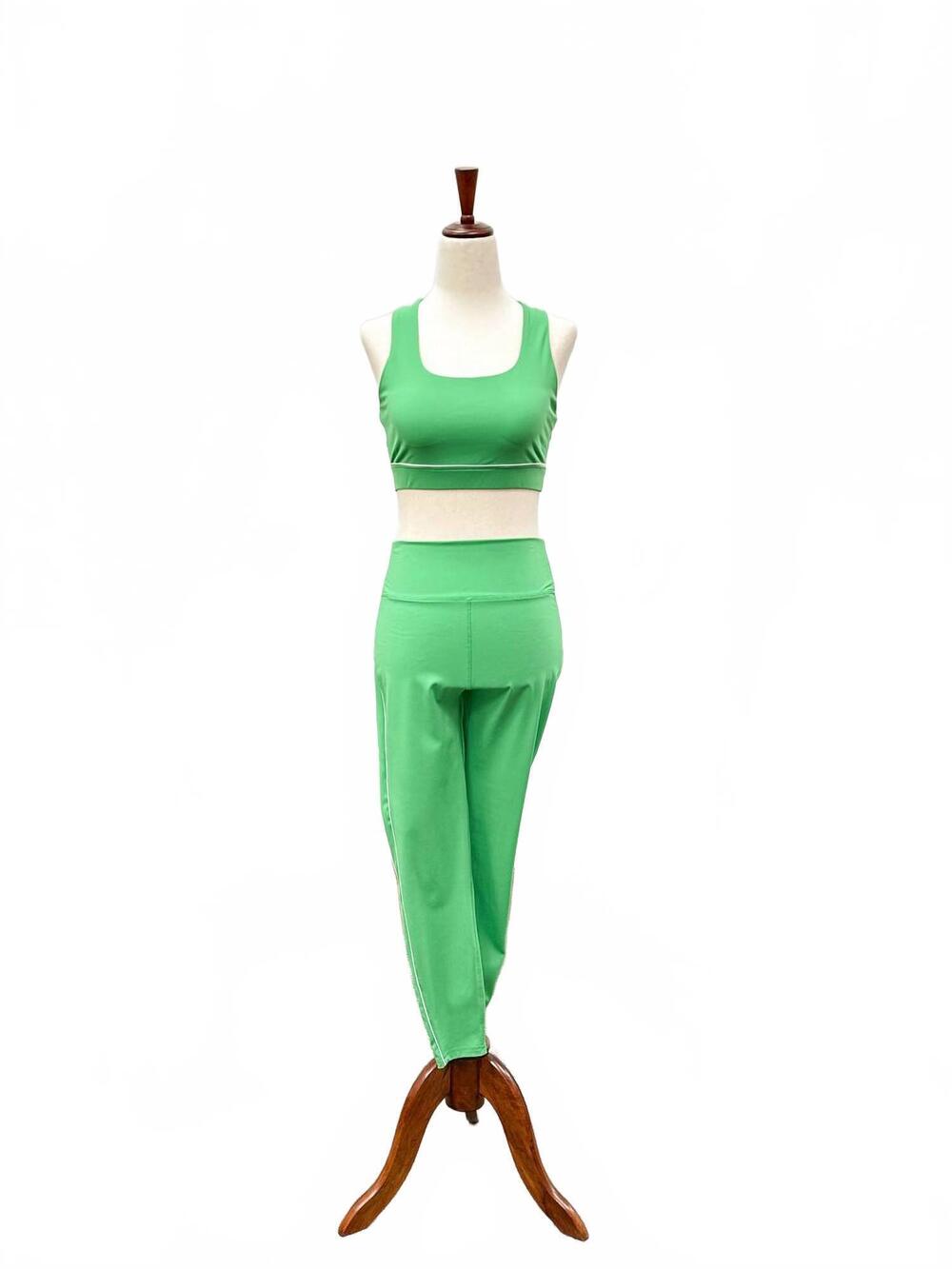 NEW MONO B women's align contrast matching set in green